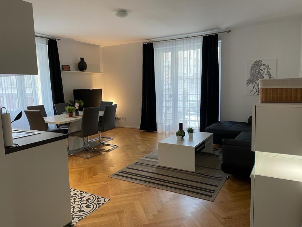 1St City La Opera Suites Wien Exteriör bild